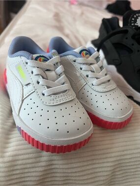 Puma Kids White Sneakers with Pink Sole and Light Blue Lining